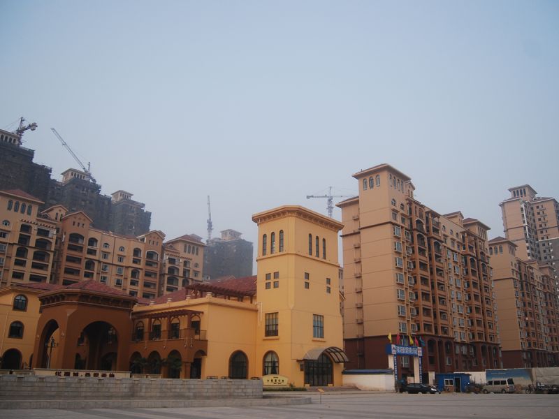 華強(qiáng)城一期二標(biāo)段工程（2010年省文明工地、省“結(jié)構(gòu)中州杯”工程）